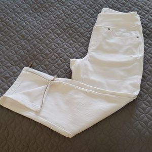 White pull on crop pants